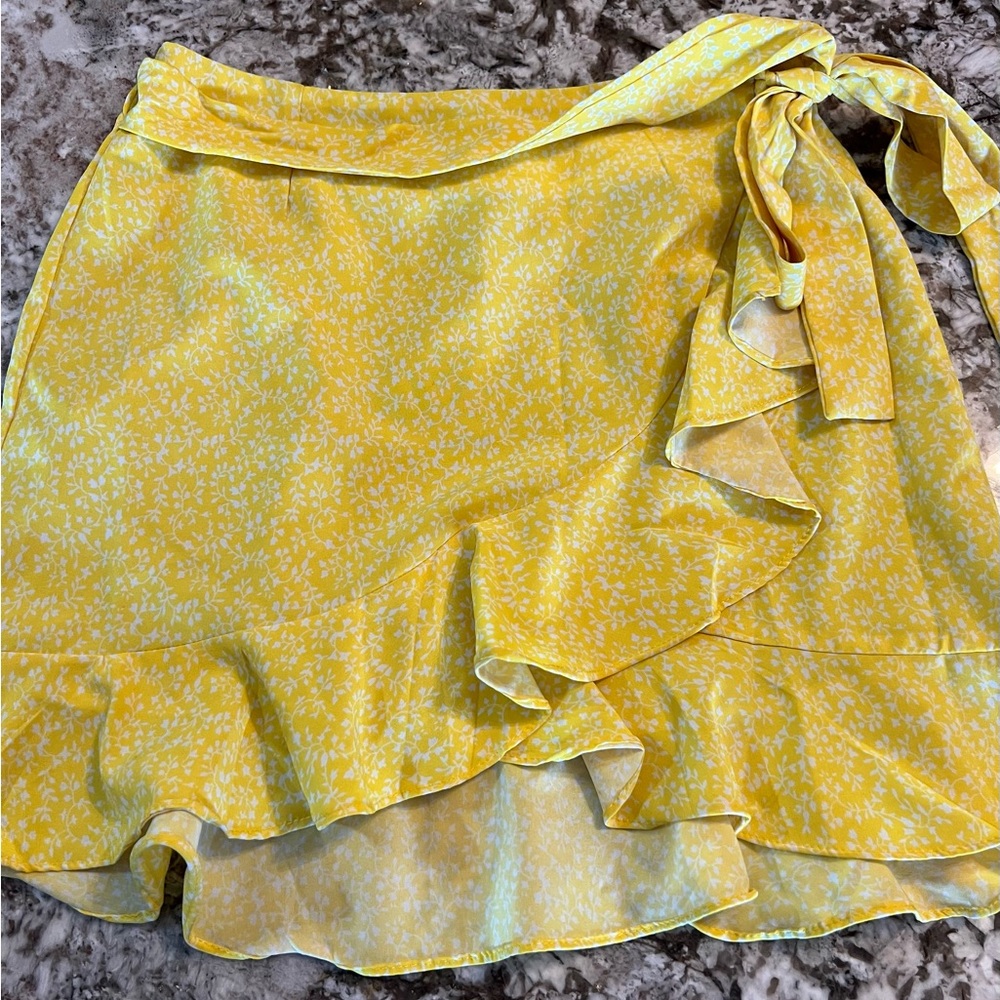 Small Yellow Shein Ditsy Floral Knot Side Wrap Skirt Juniors Womens Mini Ruffles